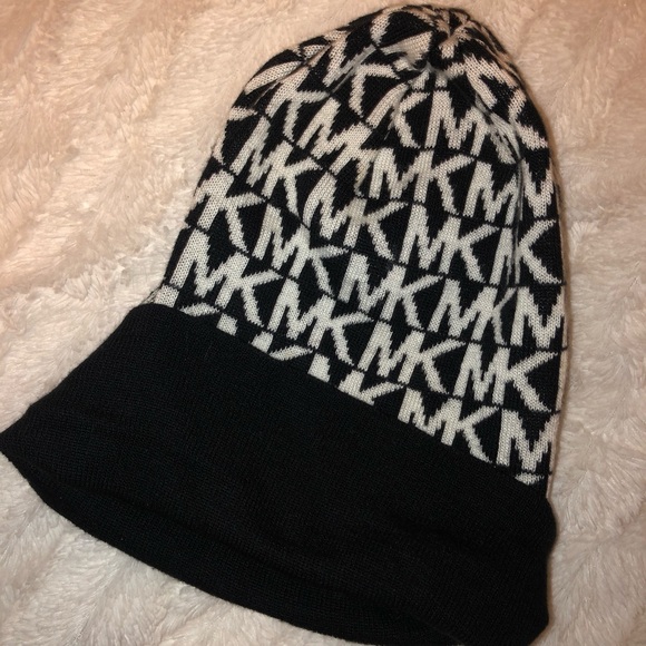 NEW MICHAEL KORS BEANIE *authentic - Picture 1 of 4